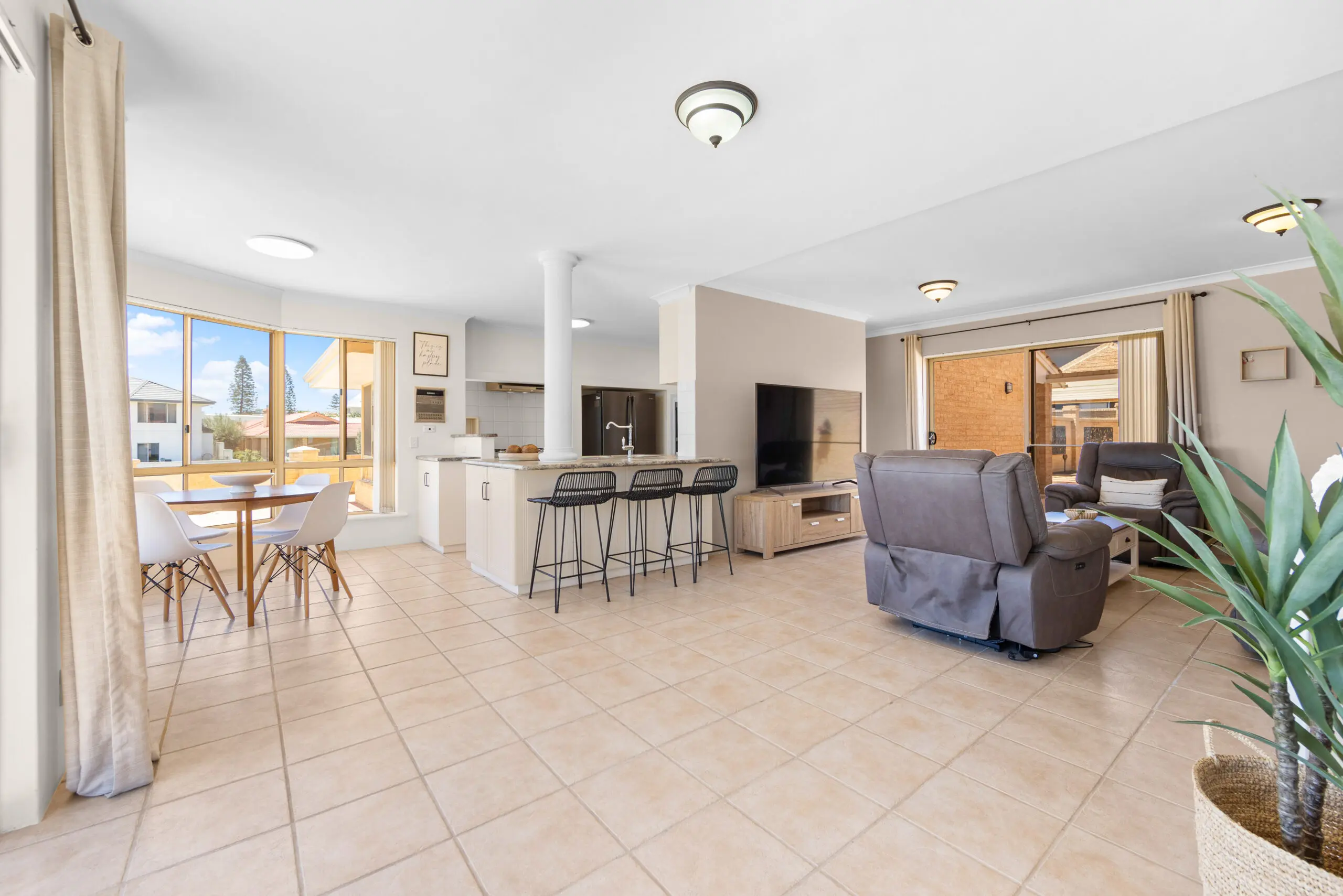 73 Southern Cross Circle Ocean Reef Wa 6027 - Image 12